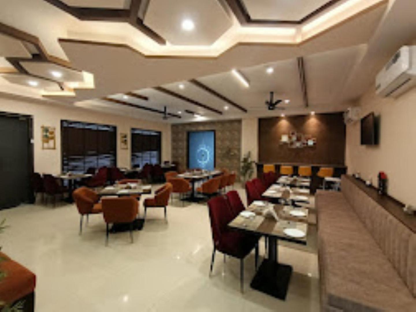 The Imperial Hotel And Convention Centre Kanpur Exterior foto